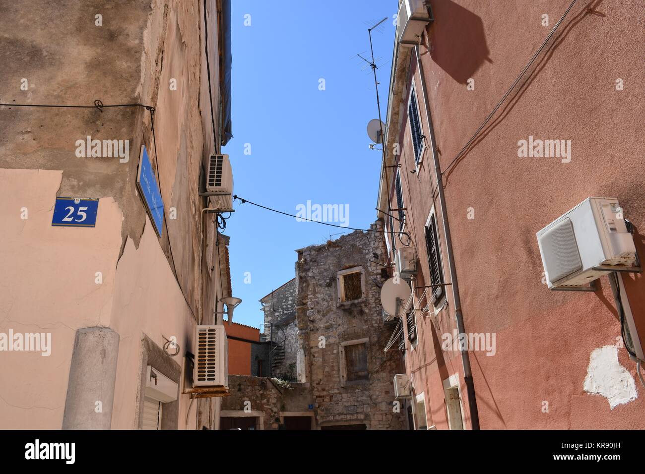 umag,istria,vieille ville,ville,maison,maisons,buanderie,allée Banque D'Images