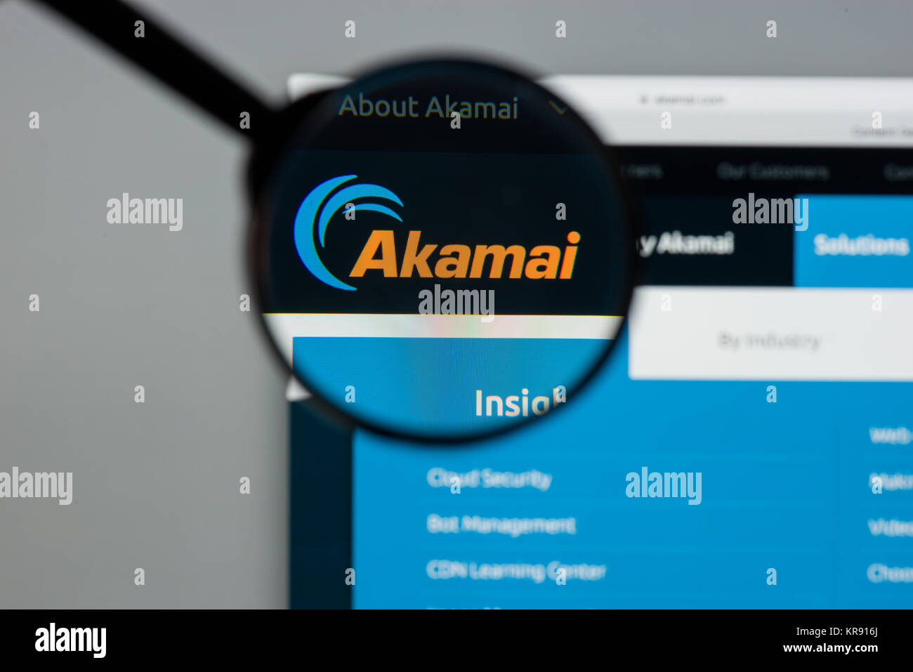 Milan, Italie - 10 août 2017 : Akamai Technologies Accueil du site. C'est un Américain d'un réseau de diffusion de contenu (CDN) et fournisseur de services en nuage. Ak Banque D'Images