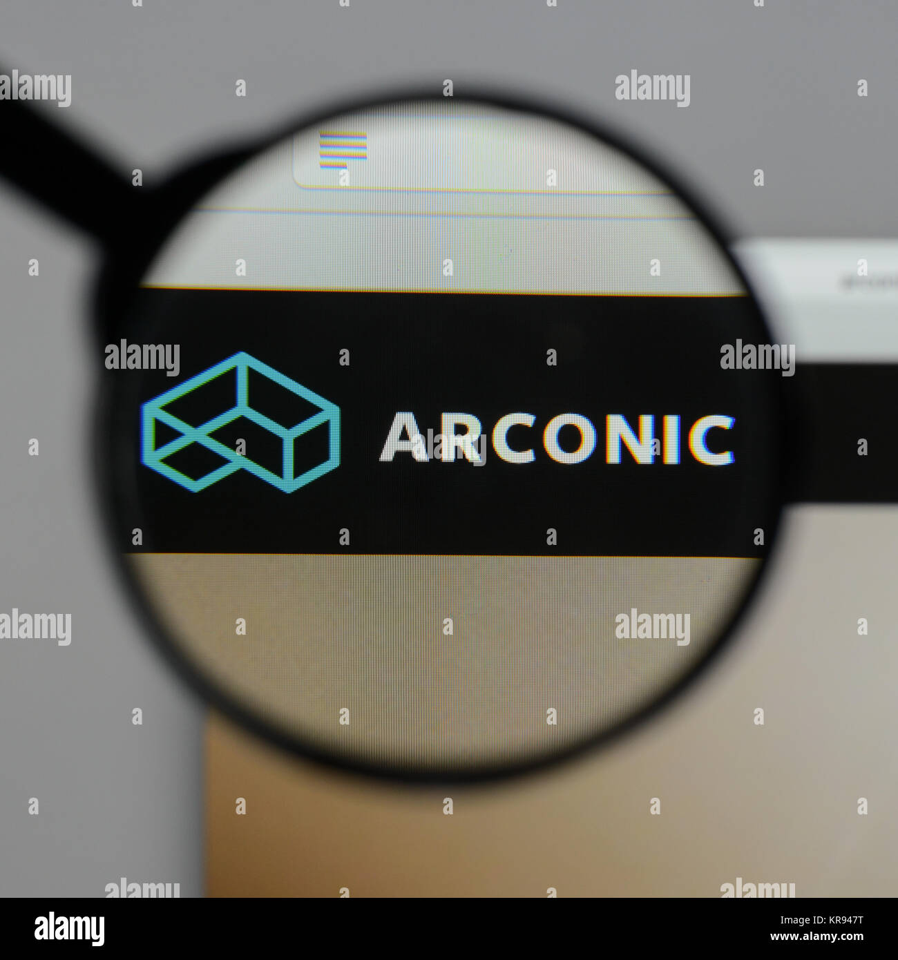 Milan, Italie - 10 août 2017 : Arconic logo sur la page d'accueil du site. Banque D'Images