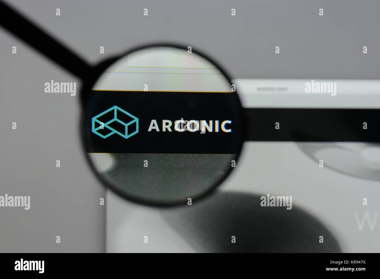 Milan, Italie - 10 août 2017 : Arconic logo sur la page d'accueil du site. Banque D'Images