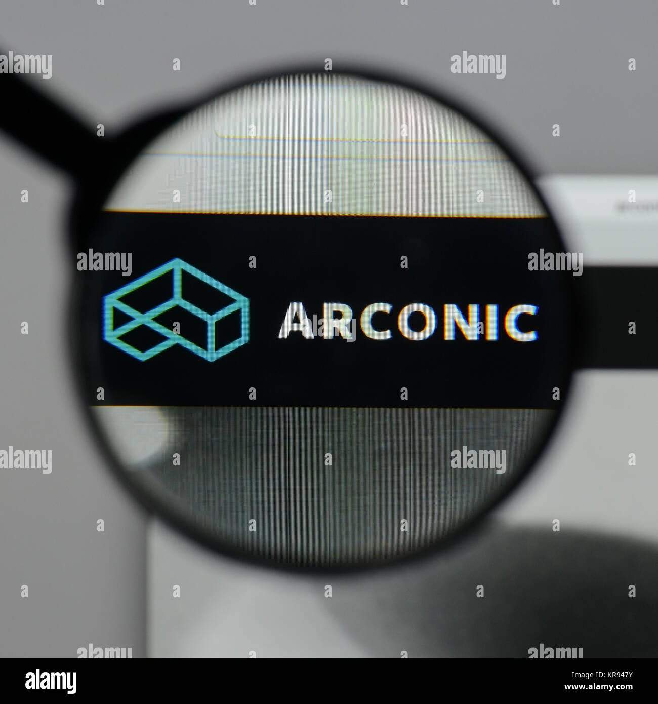 Milan, Italie - 10 août 2017 : Arconic logo sur la page d'accueil du site. Banque D'Images