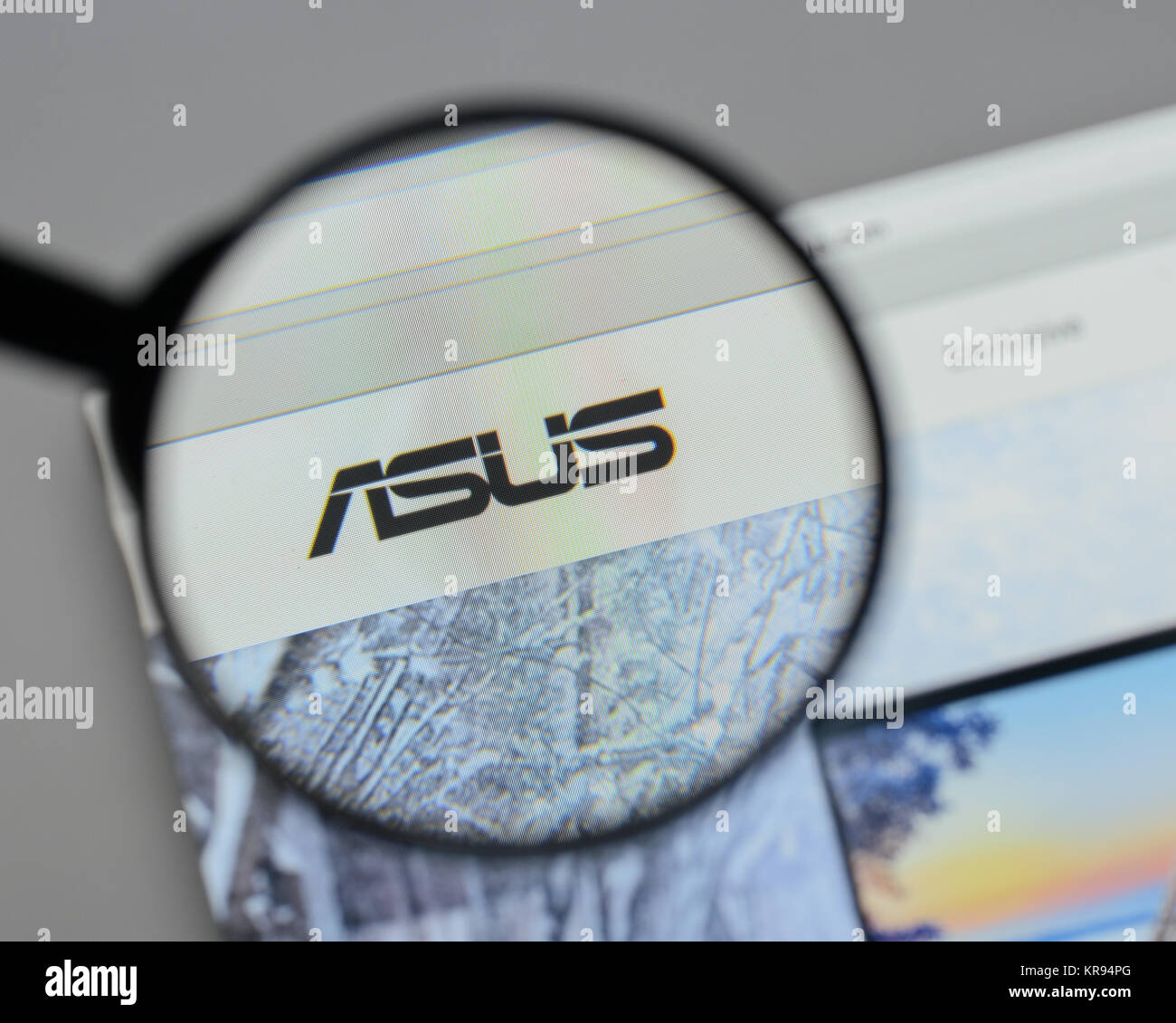 Milan, Italie - 10 août 2017 : Asus logo sur la page d'accueil du site. Banque D'Images