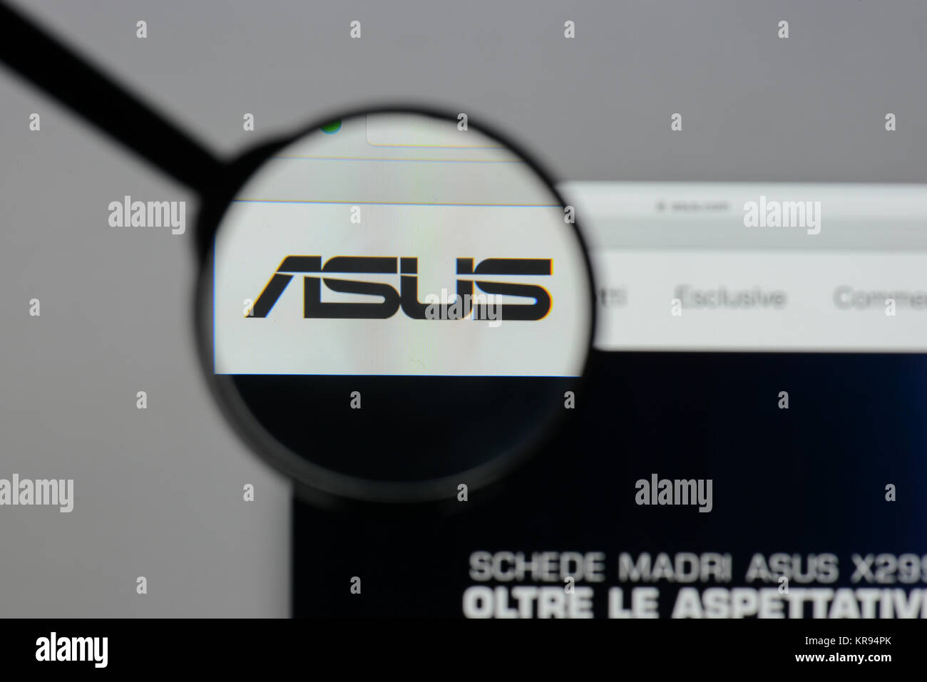 Milan, Italie - 10 août 2017 : Asus logo sur la page d'accueil du site. Banque D'Images