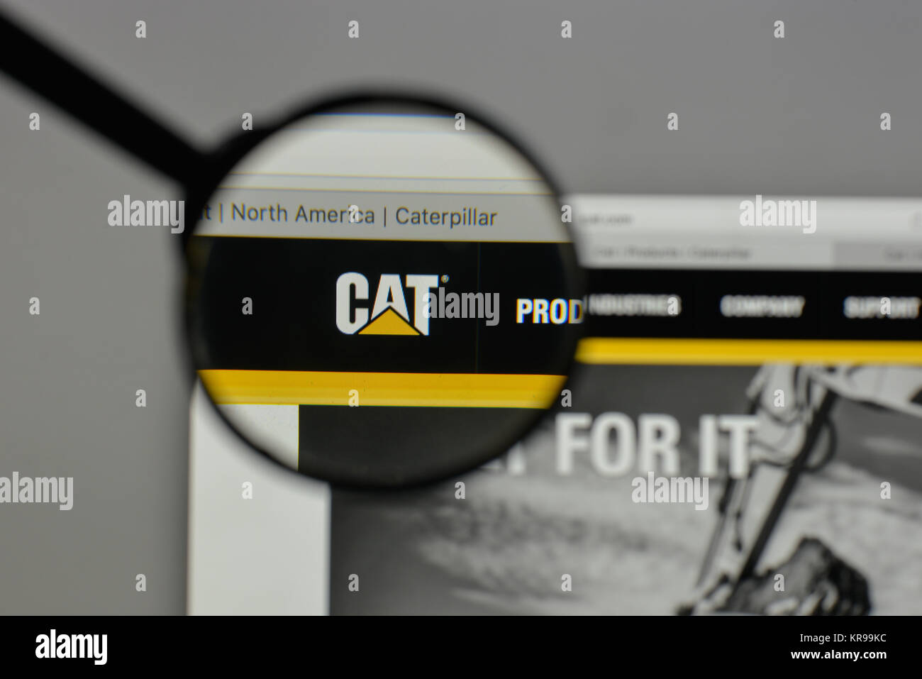 Milan, Italie - 10 août 2017 : logo Caterpillar sur la page d'accueil du site. Banque D'Images