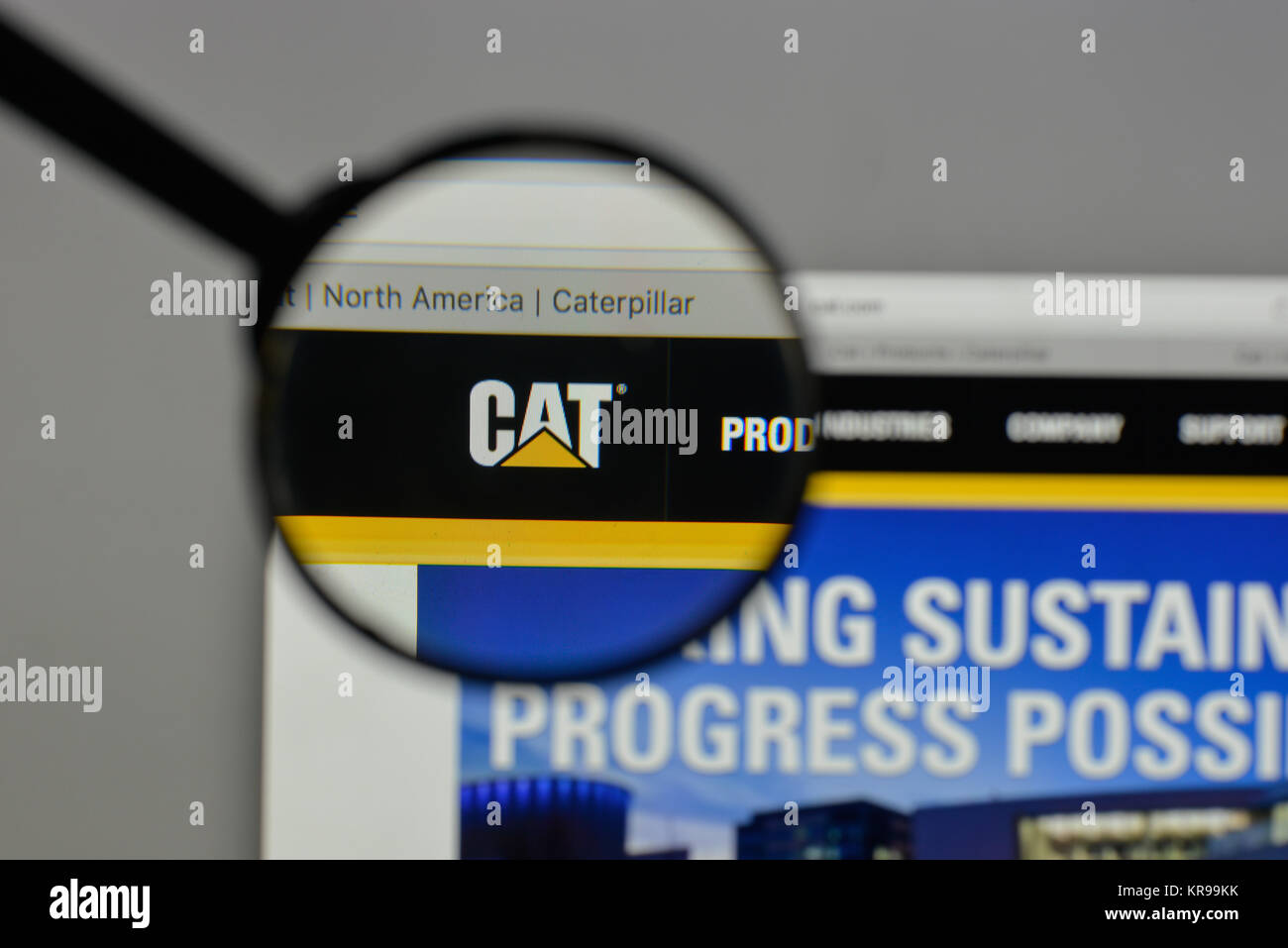 Milan, Italie - 10 août 2017 : logo Caterpillar sur la page d'accueil du site. Banque D'Images
