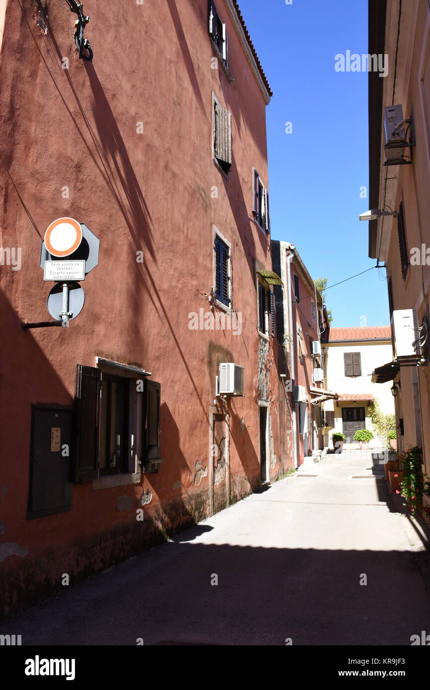 novigrad, murs de la ville, remparts, mur défensif, monument, âges moyens, signalisation routière, ville Banque D'Images