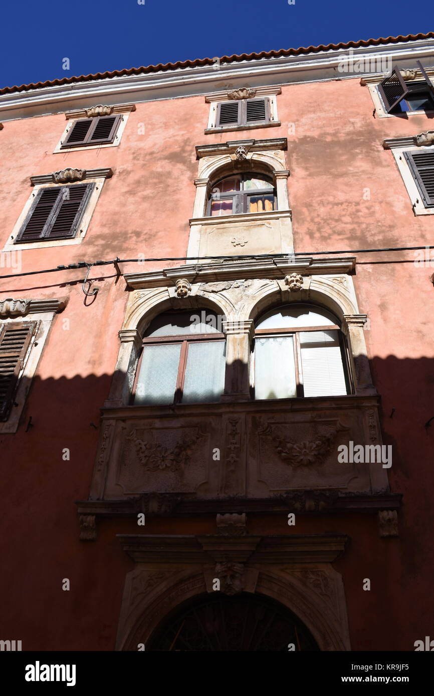 novigrad, murs de la ville, remparts, mur défensif, monument, âges moyens, signalisation routière, ville Banque D'Images