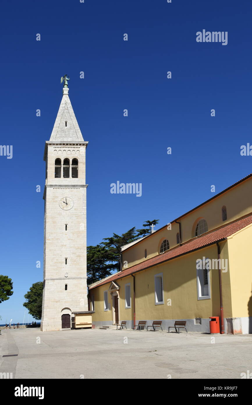 novigrad,ville,église,église de la sainte mère de dieu de carmel,tour d'église,campanile,clocher,monument Banque D'Images