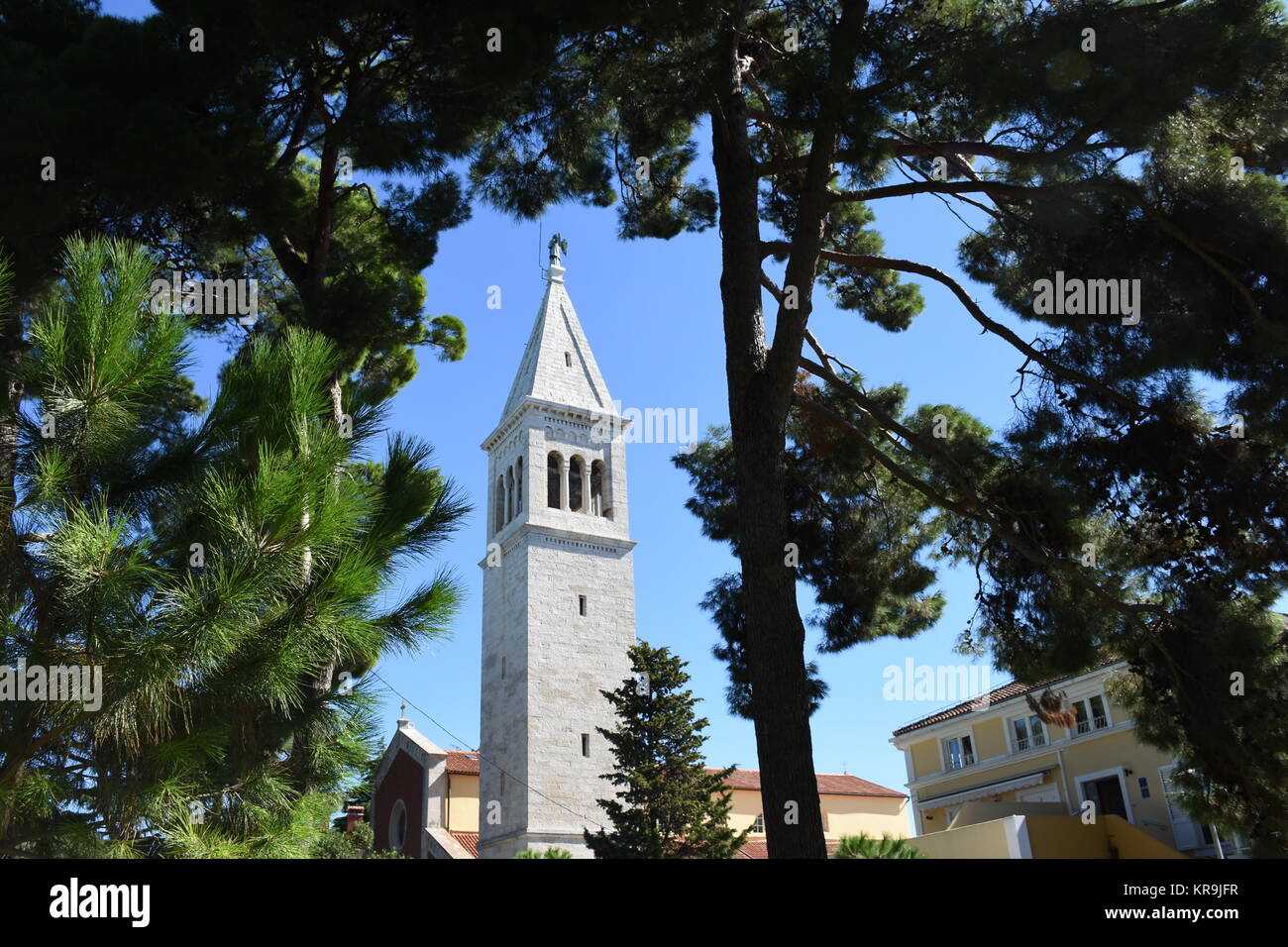 novigrad,ville,église,église de la sainte mère de dieu de carmel,tour d'église,campanile,clocher,monument Banque D'Images