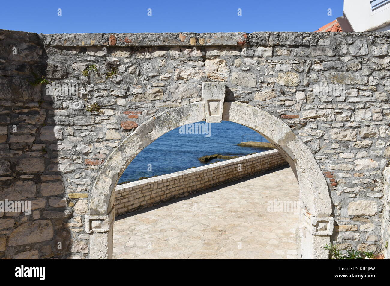 novigrad,ville,mur de ville,remparts,fortification,porte de ville,passage,mur Banque D'Images