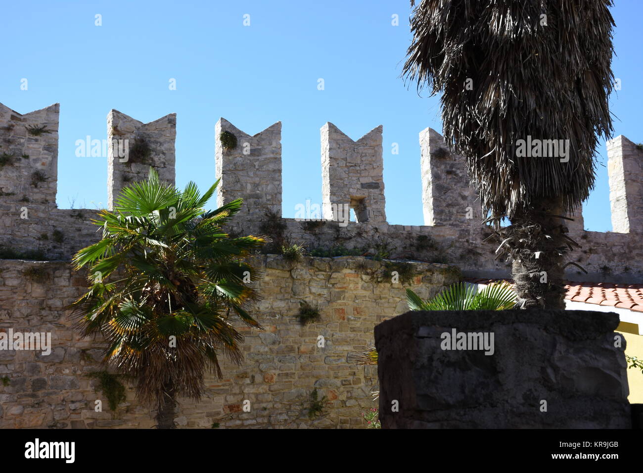 novigrad,ville,mur de ville,remparts,fortification,porte de ville,passage,mur Banque D'Images