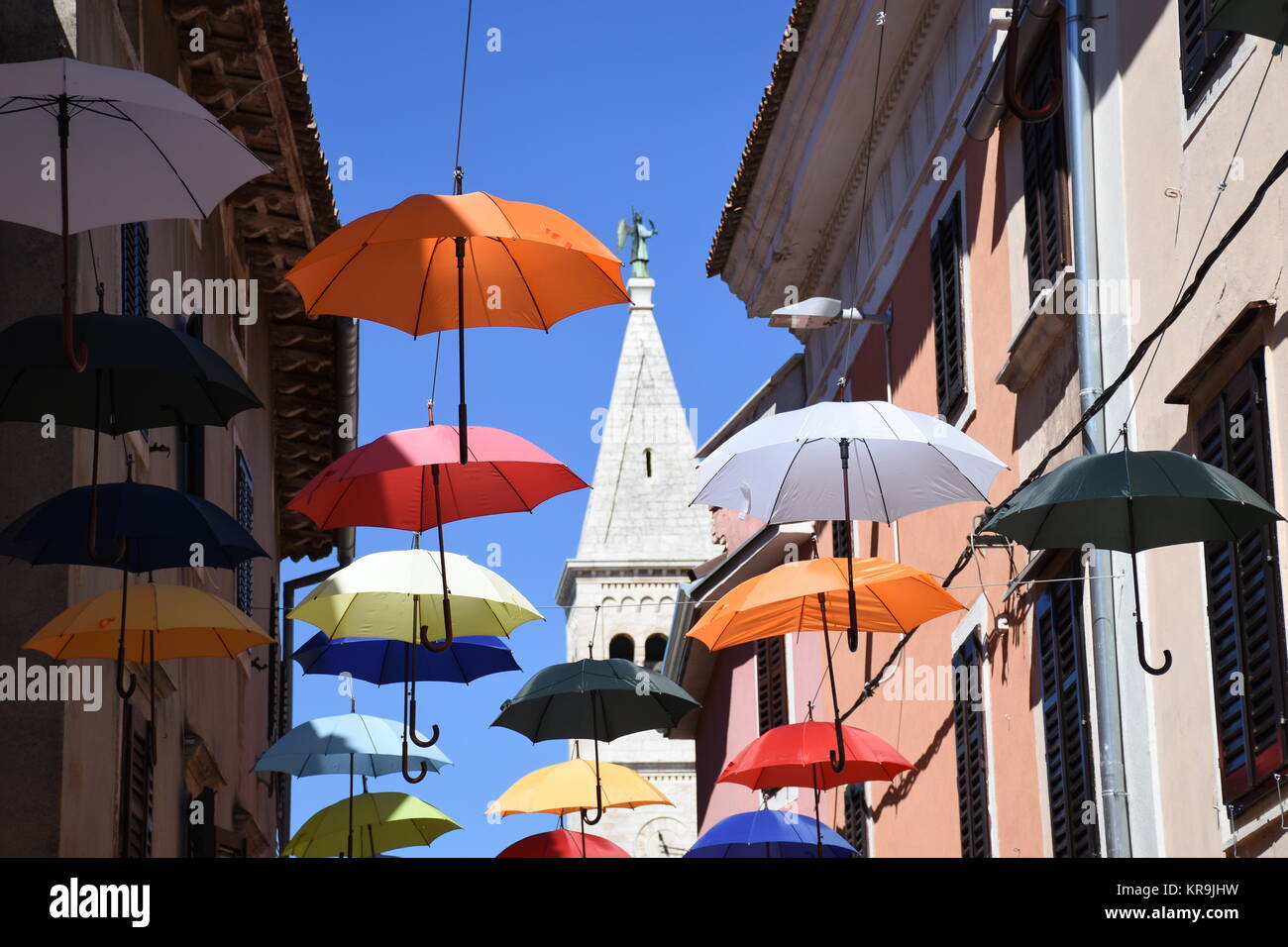novigrad,ville,allée,écran,parapluies,tortueux,étroit,historique Banque D'Images