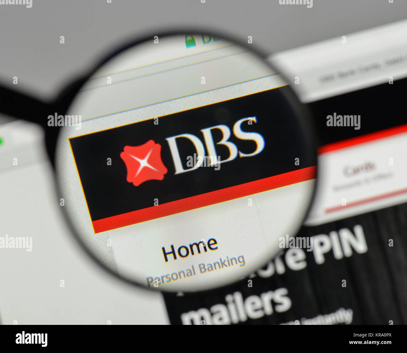 Milan, Italie - 10 août 2017 : DBS logo sur la page d'accueil du site. Banque D'Images