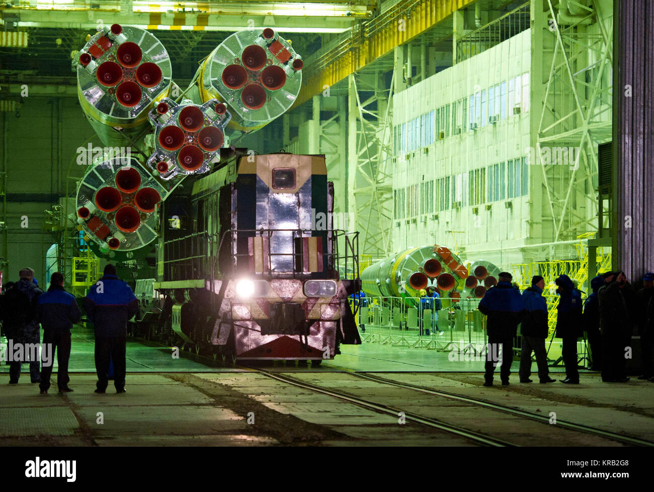 Le vaisseau Soyouz TMA-22 est mis en place par le train sur la voie de la plateforme de lancement au cosmodrome de Baïkonour, Kazakhstan, le vendredi 11 novembre, 2011. Le lancement de l'expédition avec Soyouz 29 commandant de Soyouz Anton Shkaplerov de Russie, l'ingénieur de vol de la NASA Dan Burbank et ingénieur de vol russe Anatoly Ivanishin est prévue pour 10 h 14, heure locale, le lundi, 14 novembre, 2011. Crédit Photo (NASA/Carla Cioffi) Soyouz TMA-22 1 déploiement Banque D'Images