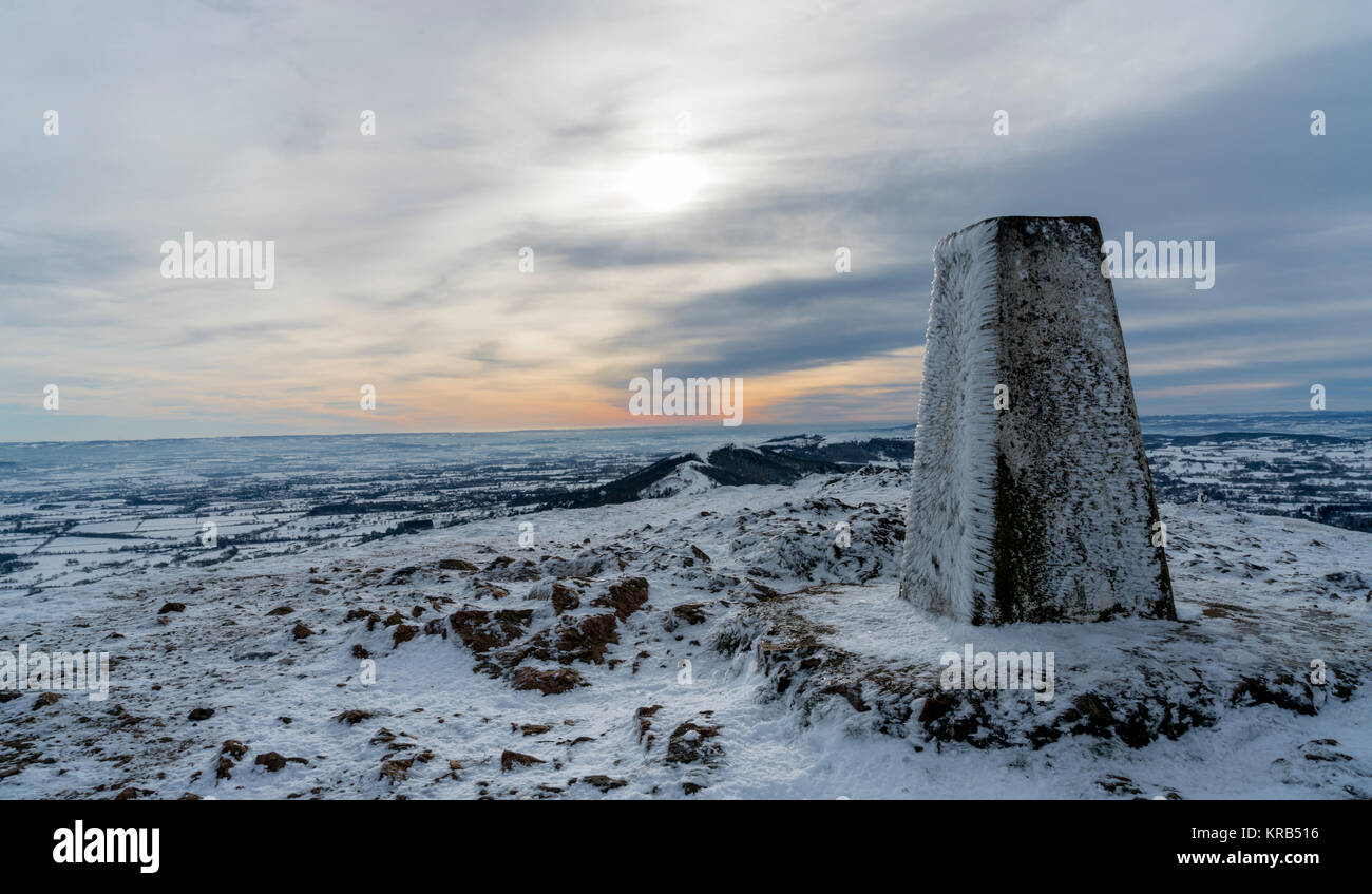 Une vue de la Worcestershire Beacon de la neige sur les collines de Malvern dans Worcestershire. UK Banque D'Images