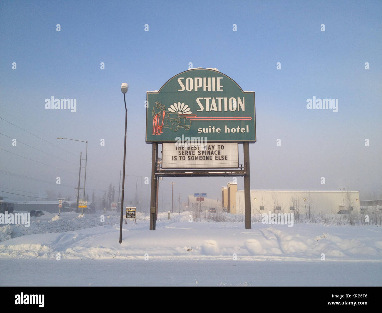 L'équipe de visions's hotel, sur le côté ouest de Fairbanks, en Alaska. Cette photo a été prise lorsque la température de l'air était de -40 C. VISIONS DE LA NASA (mission de fusées-sondes visualiser via le flux d'ions atome neutre sous-orage au cours d'une imagerie) est l'étude de ce qui fait l'aurora, et comment il affecte l'atmosphère de la Terre. Le chercheur principal de visions, Doug Rowland, qui est un scientifique de la NASA Goddard Space Flight Center à Greenbelt, Maryland est fournir des images pendant que l'équipe se prépare à lancer, qui pourrait être n'importe quelle nuit avec une forte entre Aurora 2 fév. et 17 févr. 2013. Credit : NASA/Goddard/D. R Banque D'Images