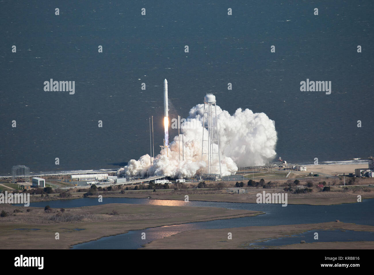 Lancement d'une fusée Antares (8675761594) Banque D'Images