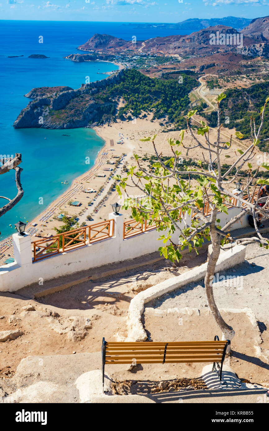 La plage de Tsambika avec du sable doré - vue de Tsambika monastère (Rhodes, Grèce) Banque D'Images