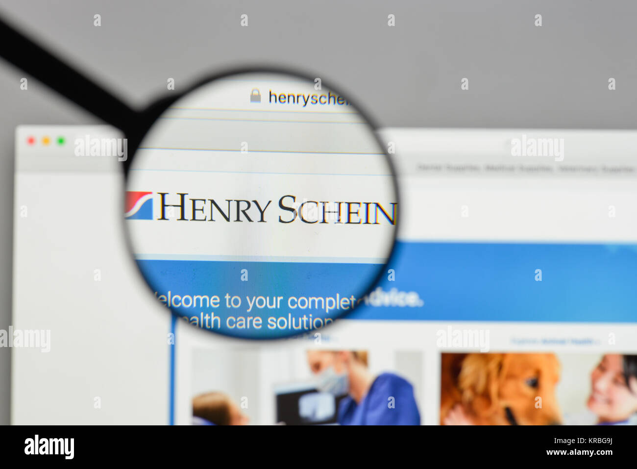 Milan, Italie - 10 août 2017 : Henry Schein logo sur la page d'accueil du site. Banque D'Images