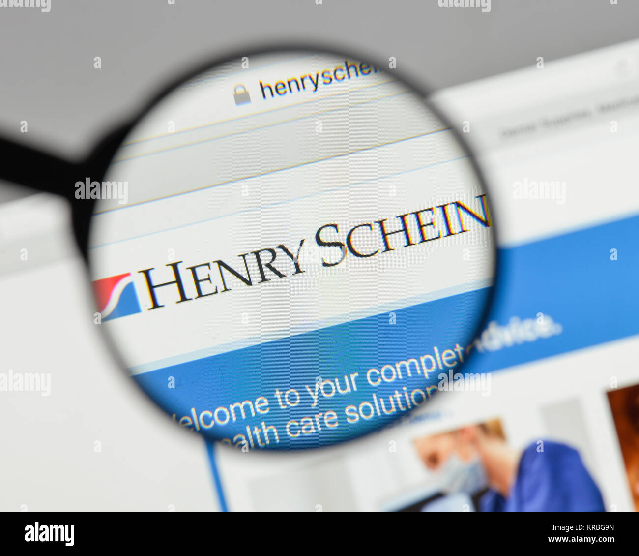 Milan, Italie - 10 août 2017 : Henry Schein logo sur la page d'accueil du site. Banque D'Images