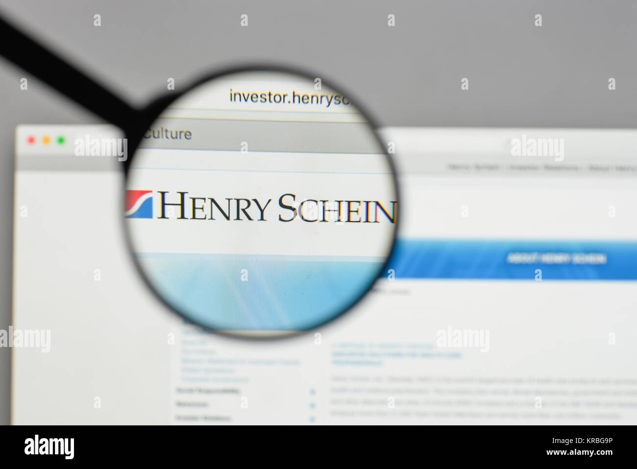 Milan, Italie - 10 août 2017 : Henry Schein logo sur la page d'accueil du site. Banque D'Images