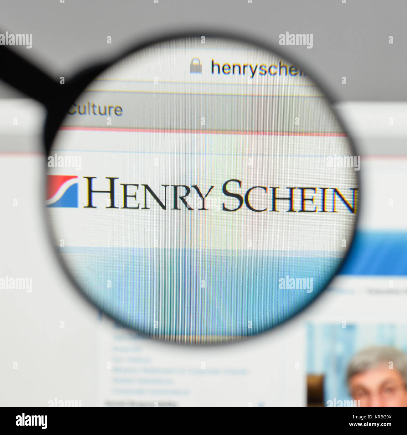 Milan, Italie - 10 août 2017 : Henry Schein logo sur la page d'accueil du site. Banque D'Images