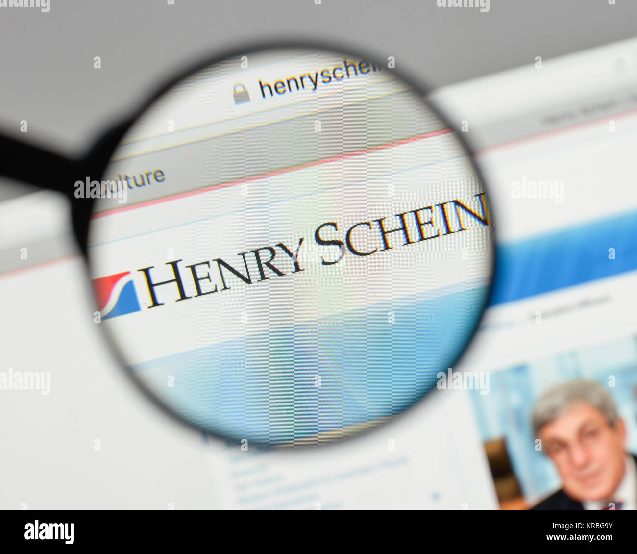Milan, Italie - 10 août 2017 : Henry Schein logo sur la page d'accueil du site. Banque D'Images