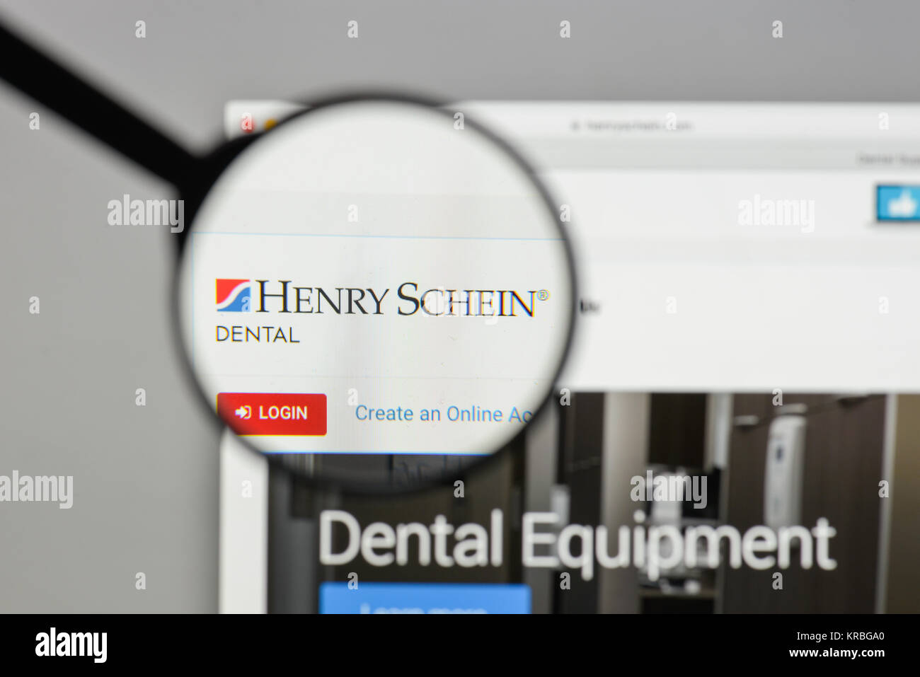 Milan, Italie - 10 août 2017 : Henry Schein logo sur la page d'accueil du site. Banque D'Images