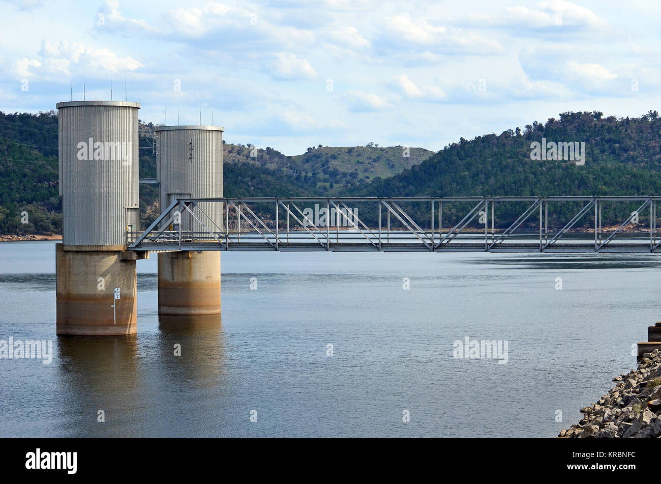 Wyangala le lac réservoir du barrage à la jonction de la Lachlan et Abercrombie de rivières dans la vallée de la rivière Lachlan, près de Cowra, NSW, Australie de l'ouest centrale Banque D'Images