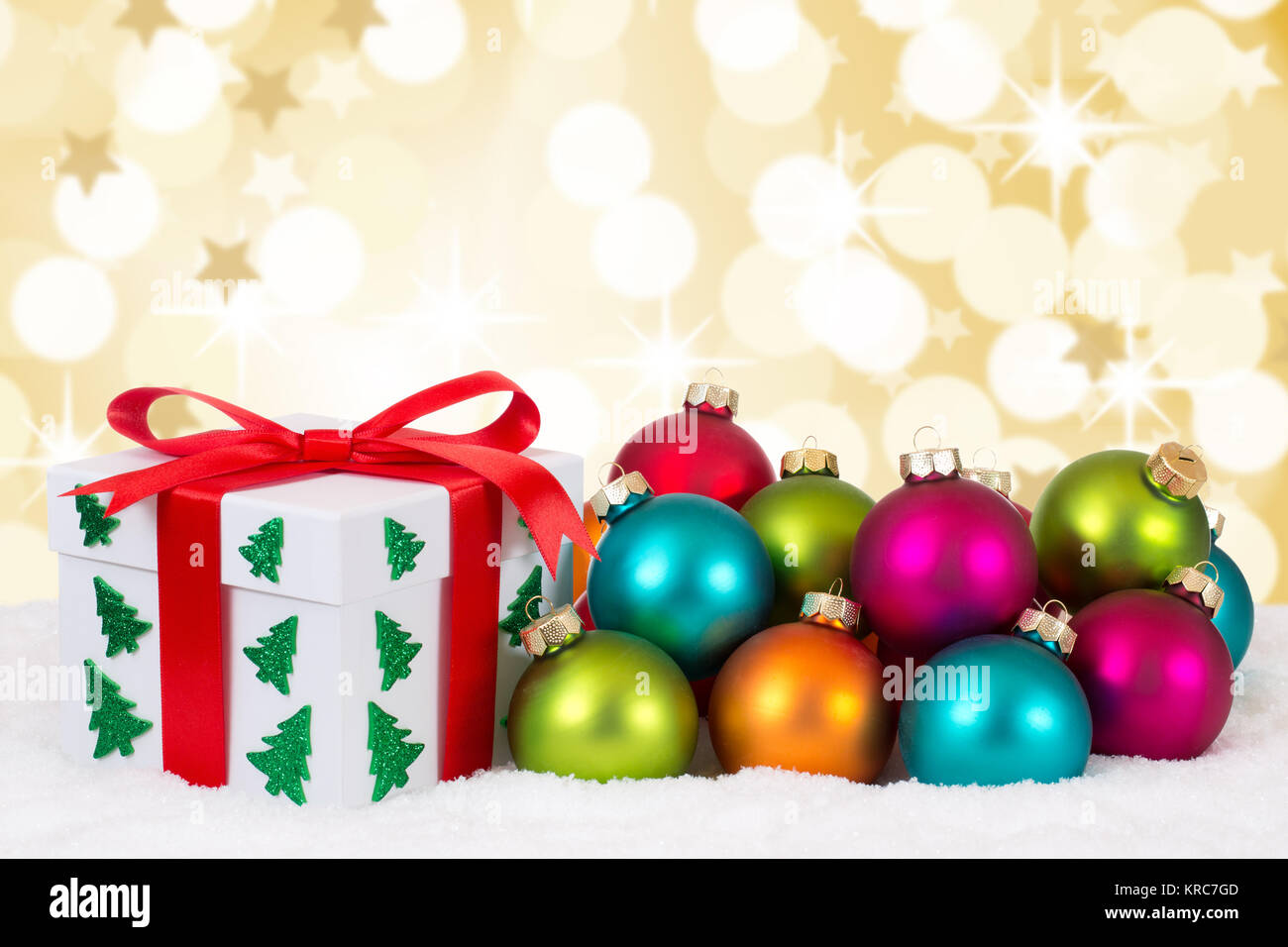 Cadeaux de Noël Weihnachten Geschenke mit Hintergrund or Lichter Weihnachtskarte Karte Banque D'Images