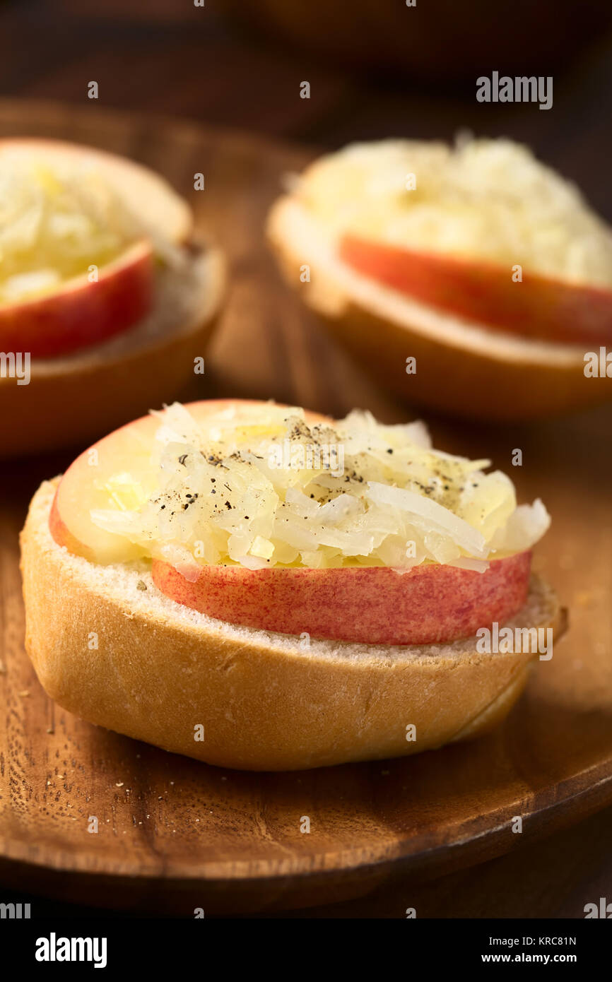 Sandwich choucroute et Apple Banque D'Images