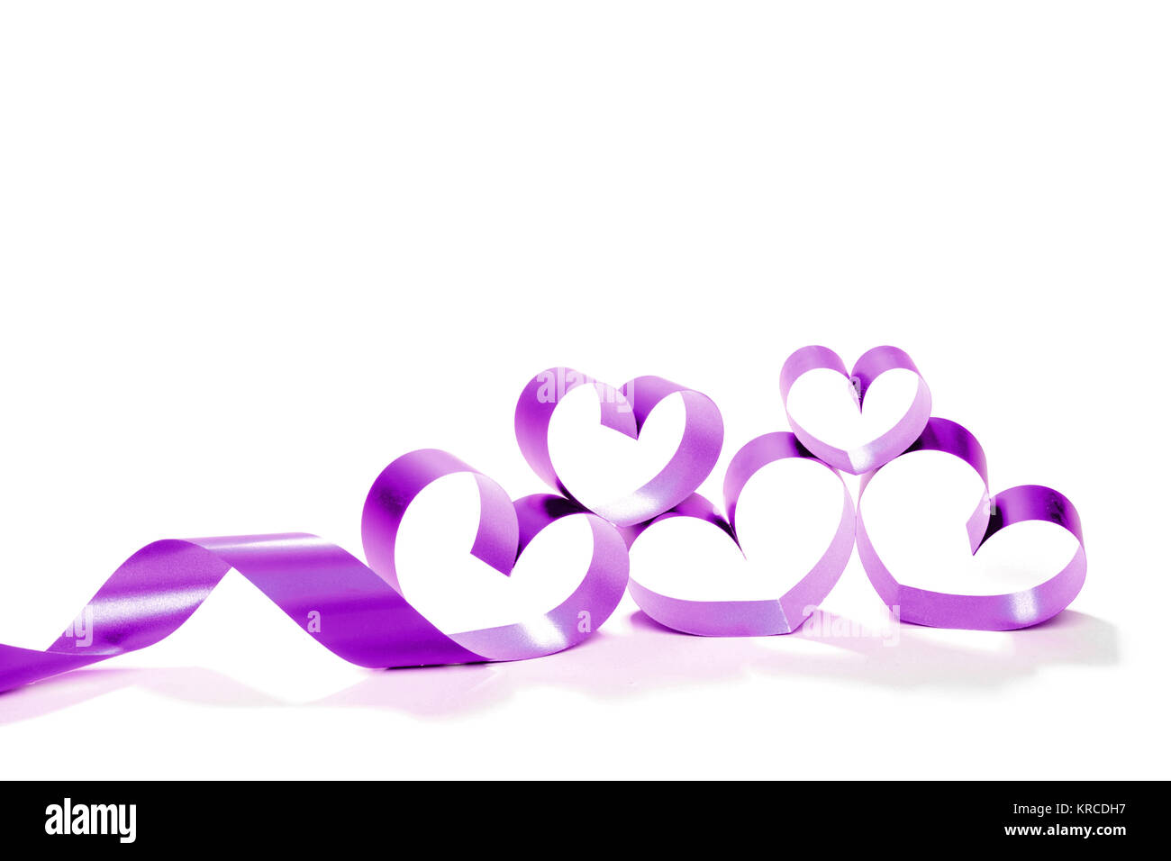 Valentine. Satin rouge ruban cadeau élégant. Banque D'Images