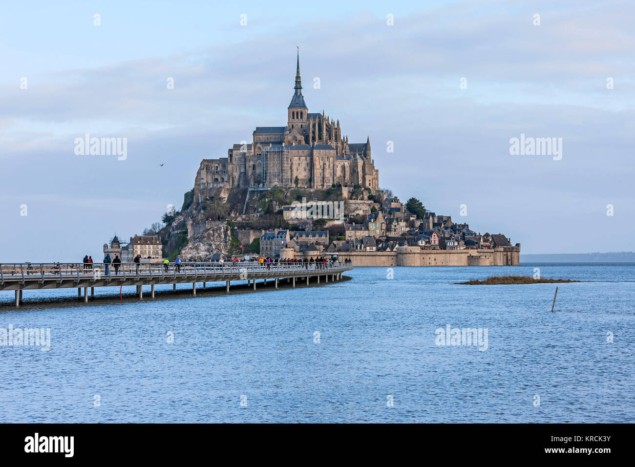 Le Mont Saint-Michel (Normandie, nord-ouest de la France), 2015/03/22 : Matin, marée haute mer. (Non disponible pour la production de cartes postales) Banque D'Images