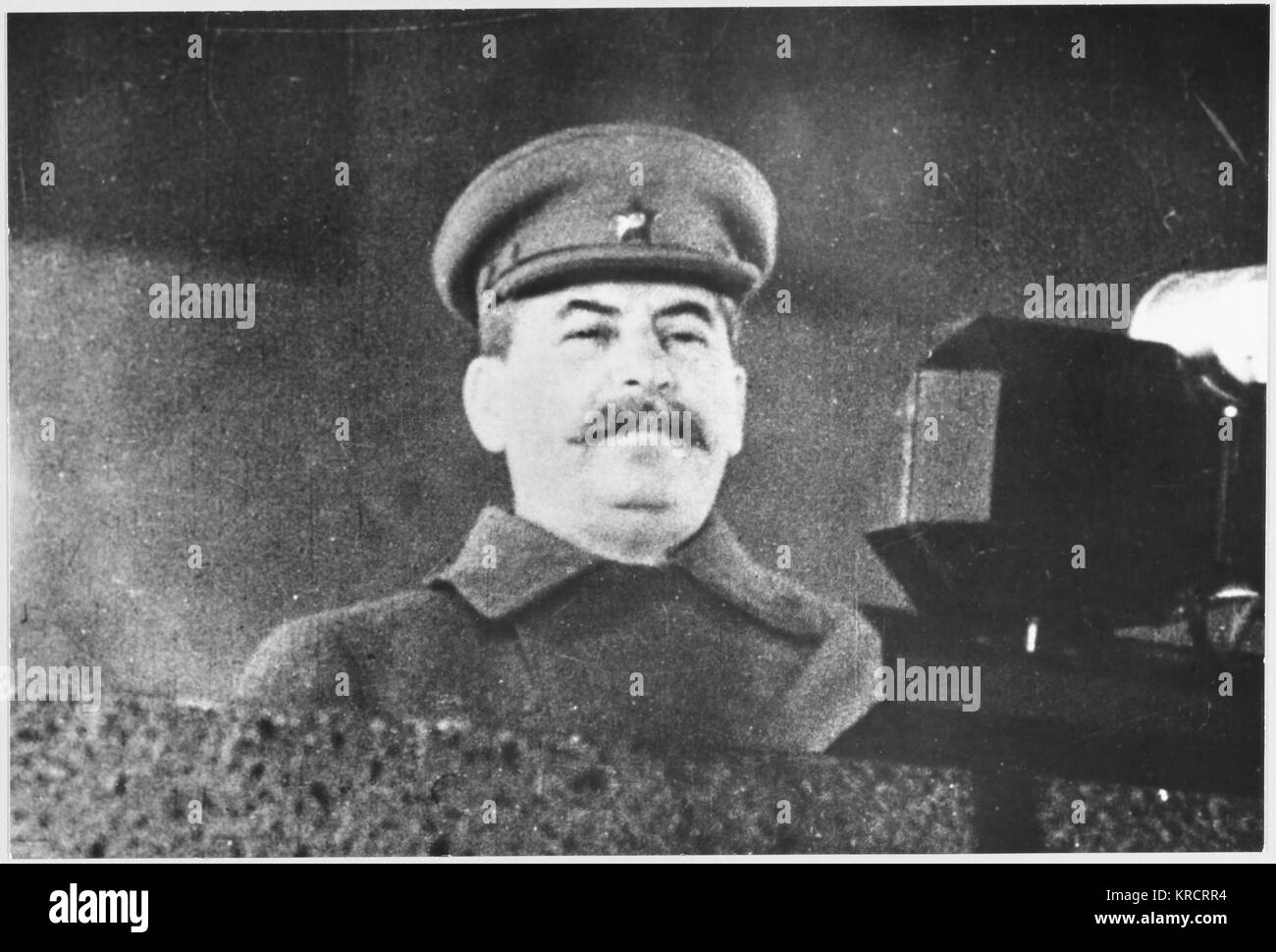 Staline assiste à un rassemblement sur la Place Rouge, Moscou. Date : Novembre 1941 Banque D'Images