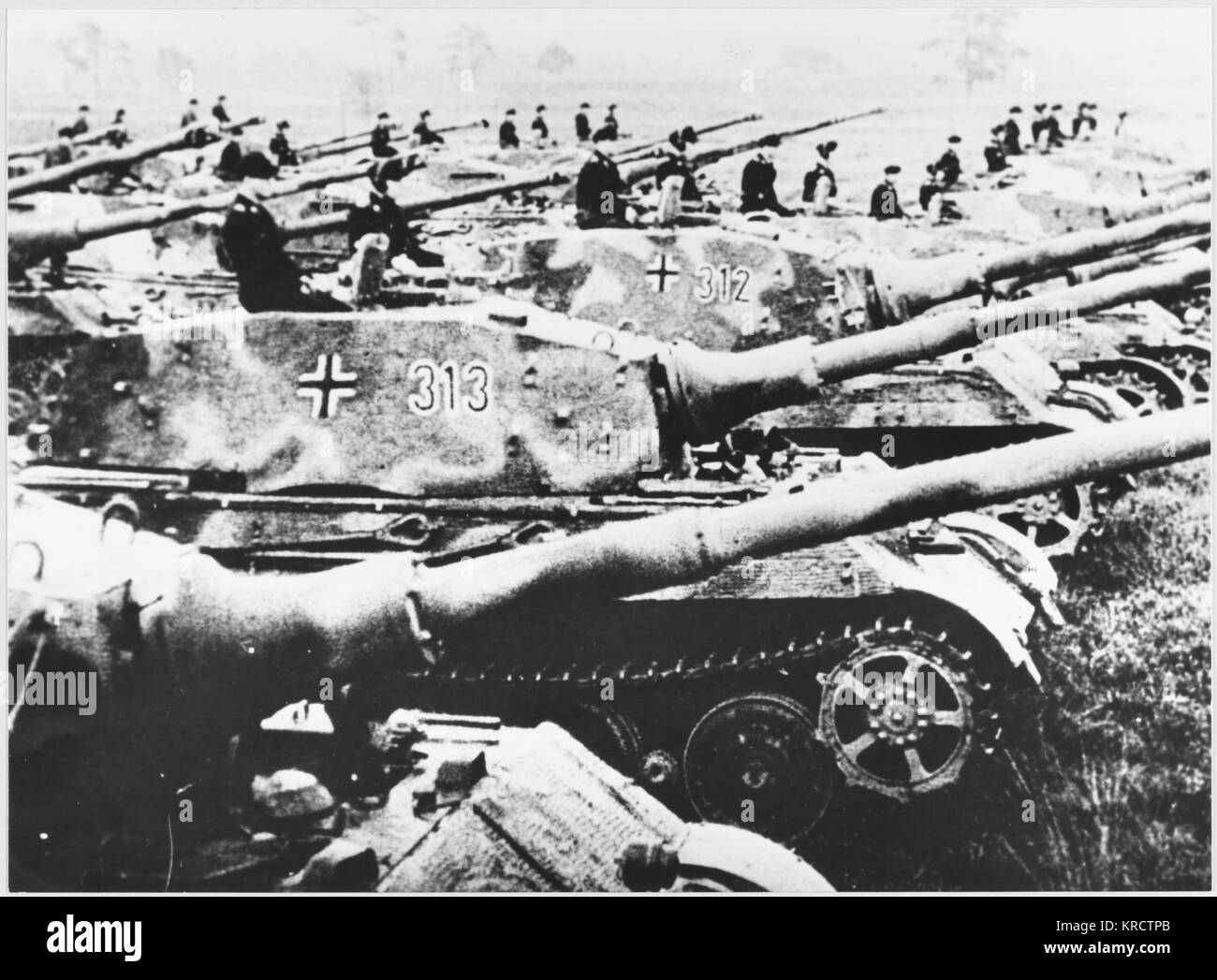 La puissance de l'attaque allemande - des milliers de ces réservoirs (King Tigers ?) martelés dans la Russie - et la plupart seront détruits avant les combats a été fait Banque D'Images