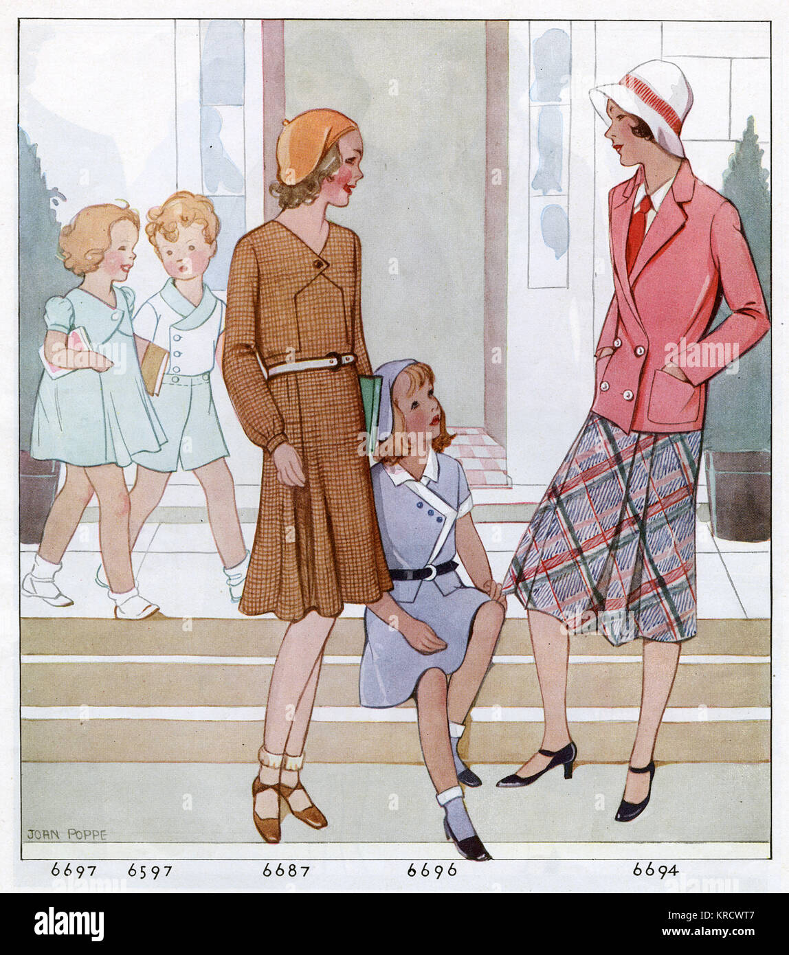 La mode américaine : un petit garçon porte une courte &AMP ; shirt défini, le filles portent des robes qui rappelle de leur mère. La fille aînée porte une chemise &AMP ; cravate avec une jupe &AMP ; veste. Date : 1931 Banque D'Images