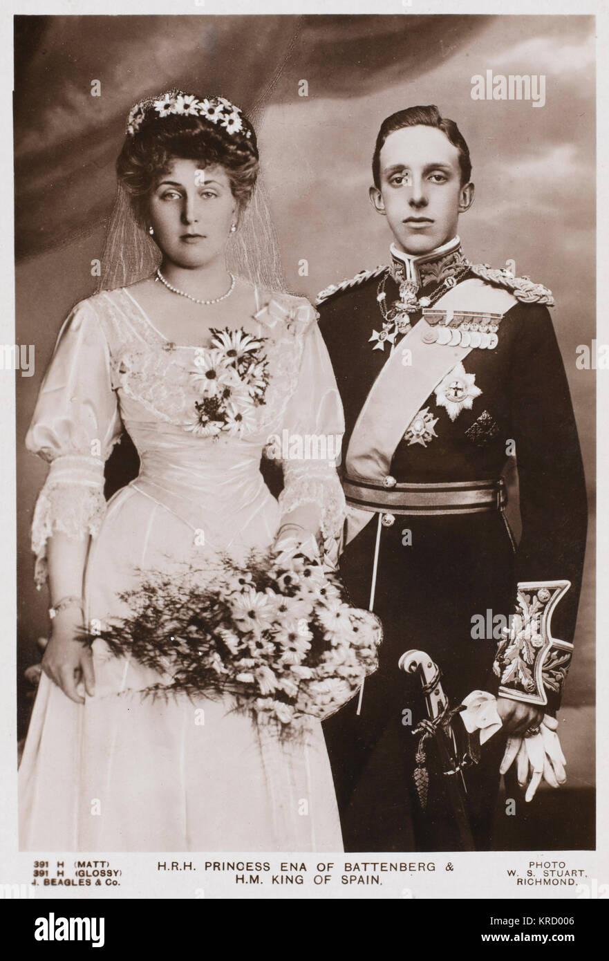 ALFONSO XIII, roi d'ESPAGNE La Princesse Ena de Battenberg, fille de la  Princesse Béatrice et petite-fille de la reine Victoria à son mariage avec  le roi Alphonse XIII d'Espagne. Date : 1886 -