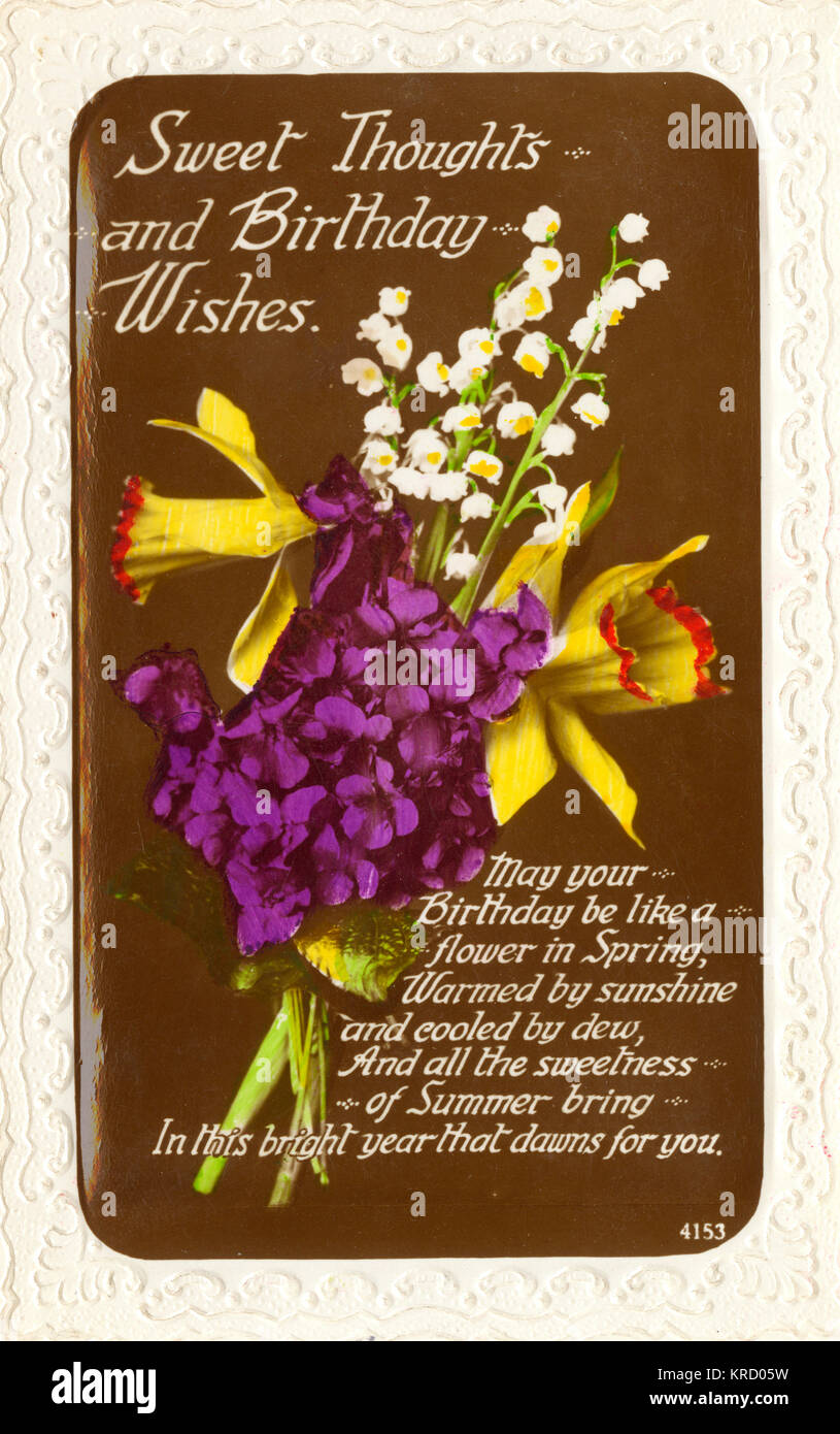 Pensees Douces Et Souhaits D Anniversaire Une Carte D Anniversaire Avec Un Bouquet De Violettes Jonquilles Et Le Muguet Date Vers 1930 Photo Stock Alamy