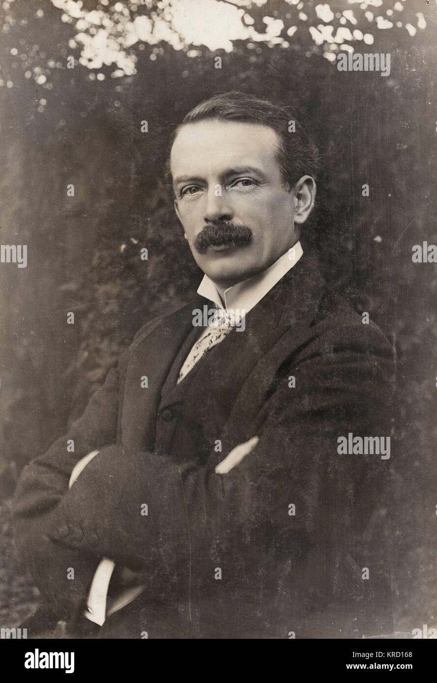 David Lloyd George, premier comte de Lloyd-George Dwyfor (1863-1945), homme d'État libéral britannique et la seule à Welshman ont servi en tant que Premier ministre britannique. Vue ici comme un homme relativement jeune, à la recherche de confiance droit dans la caméra avec ses bras croisés devant lui. Date : vers 1909 Banque D'Images