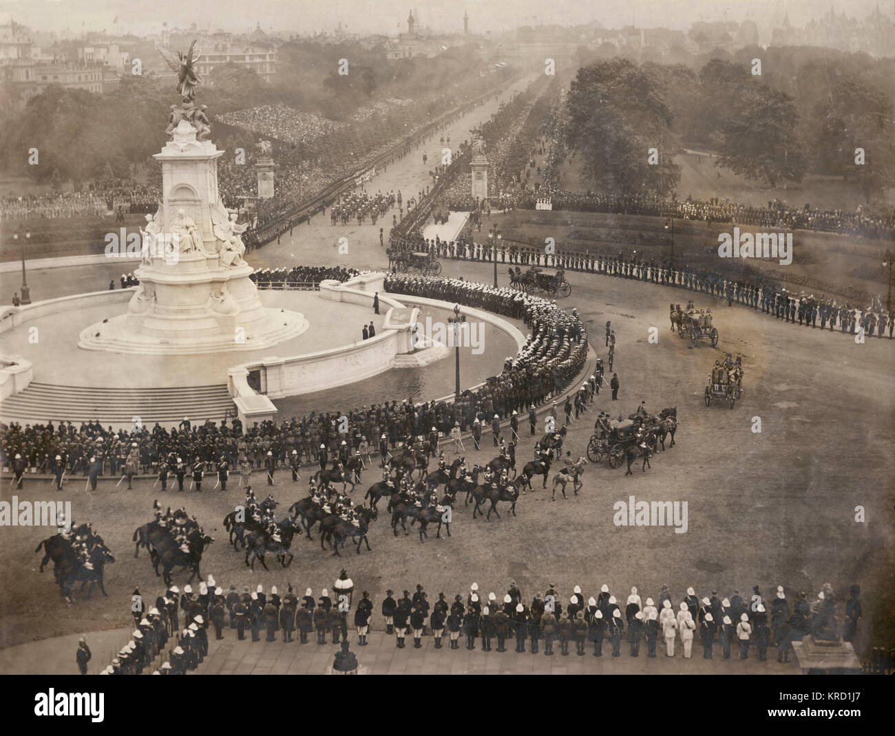 Procession couronnement quittant Buckingham Palace Banque D'Images