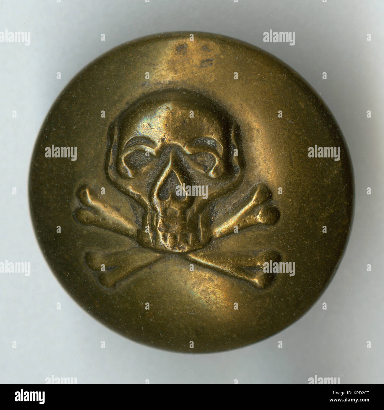Bouton militaire crâne et crossbone Banque D'Images