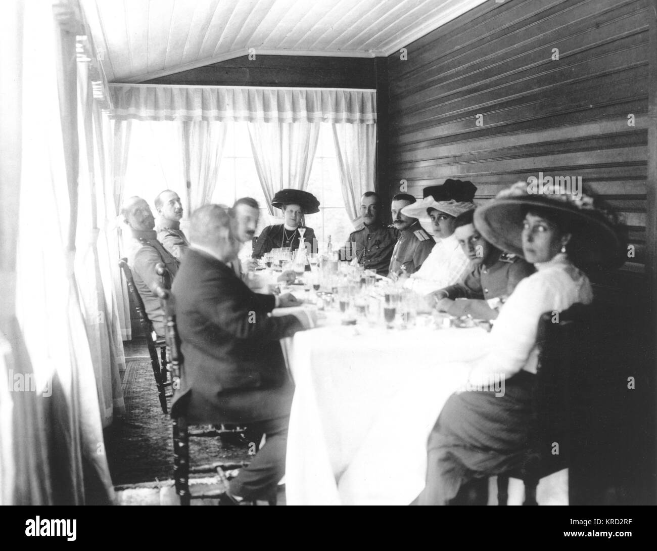 De riches russes dix bénéficiant d'une place de pain en 1913. Date : 1913 Banque D'Images