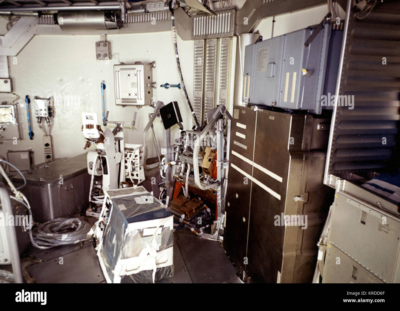 OWS # 1 Expérience avant Salon montrant un certain nombre d'installations. (MIX) Fichier orbitale Skylab Expérience Atelier Salon 7031028 Banque D'Images