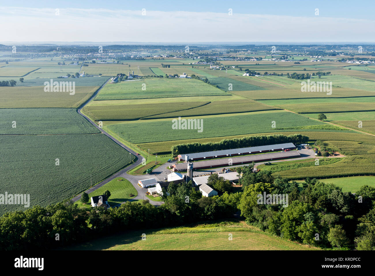 Vue aérienne de champs agricoles de CONTOUR ET LES MEILLEURES PRATIQUES DE GESTION, de Lancaster en Pennsylvanie Banque D'Images