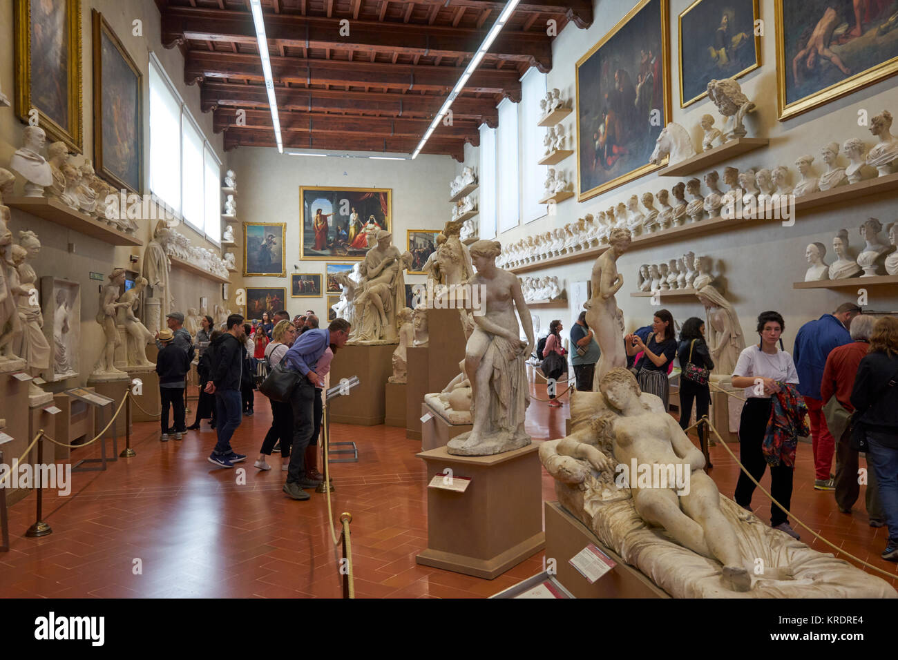 Florence, Italie, Galleria dell'Accademia de touristes Banque D'Images