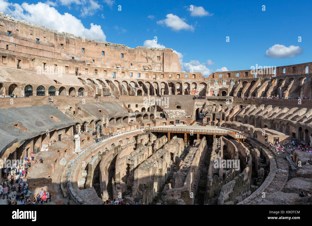 L'intérieur du Colisée romain, Rome, Italie Banque D'Images