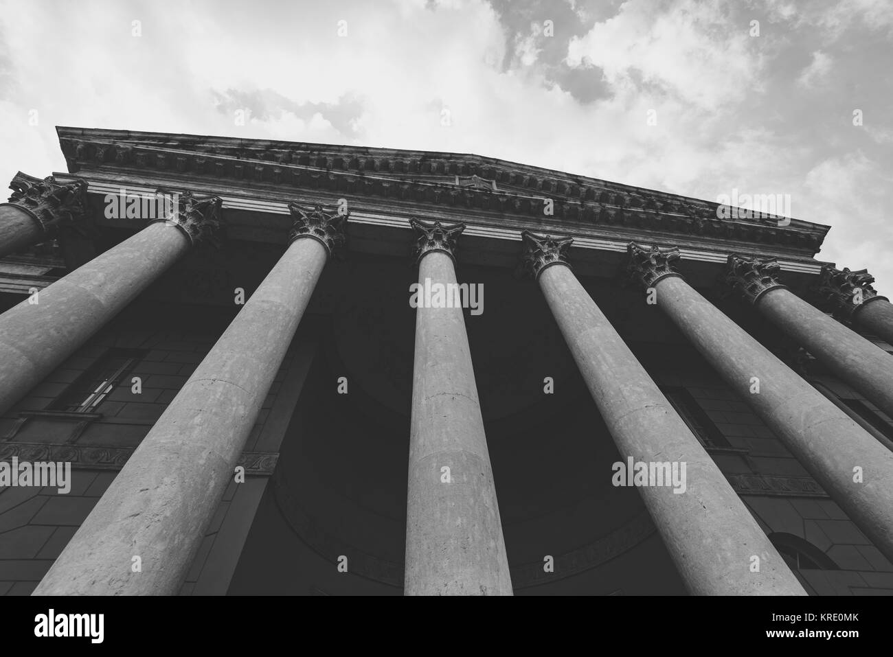 Ancien temple avec des colonnes Banque D'Images