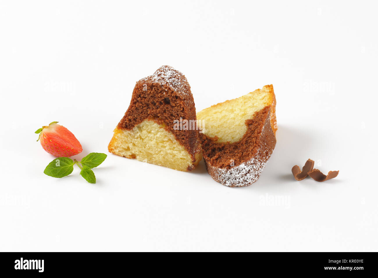 Tranches de gâteau bundt de marbre Banque D'Images