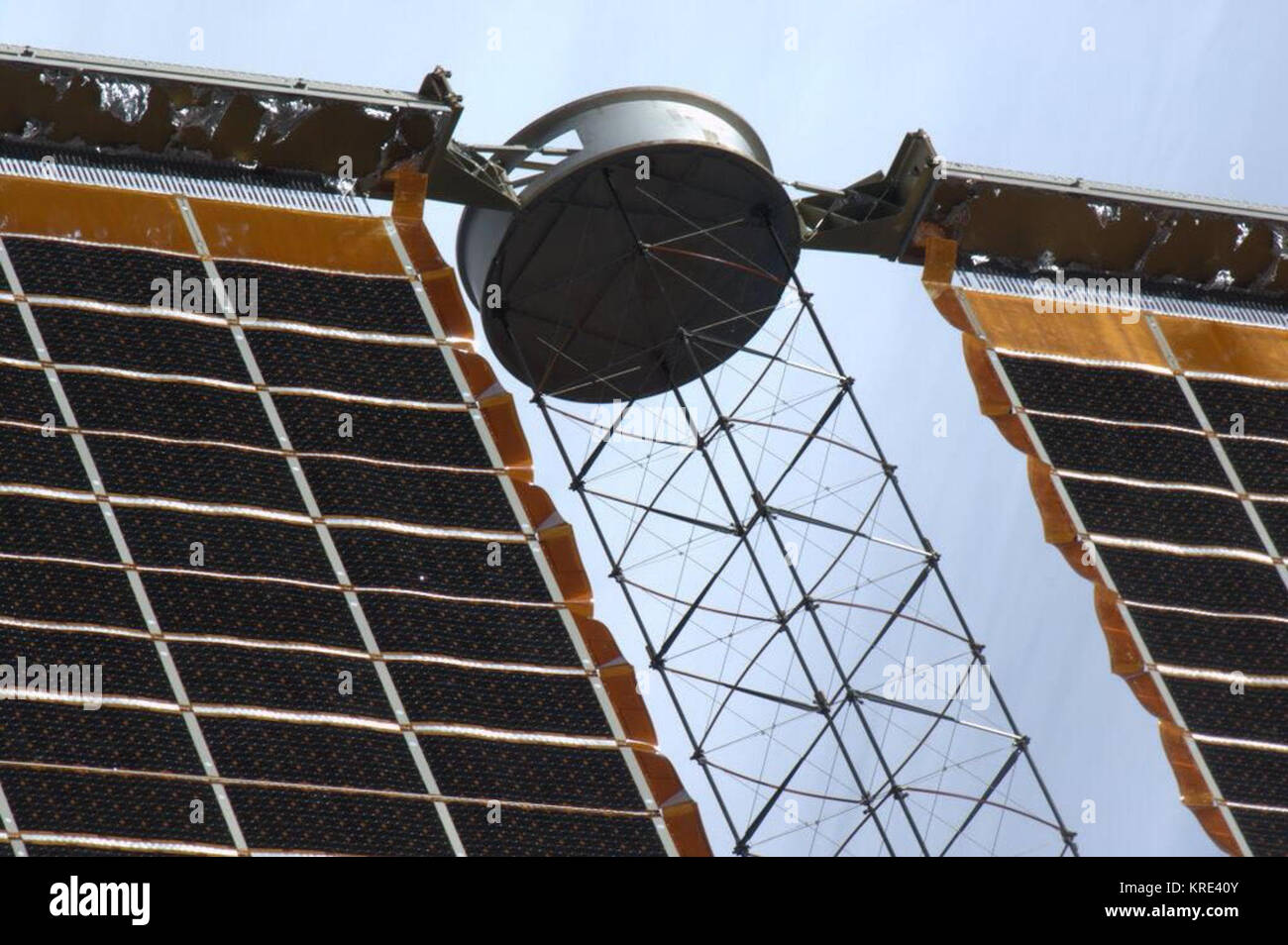 4 Images 1 Mot Satellite Panneau Solaire Iss solar array Banque de photographies et d'images à haute résolution -  Alamy