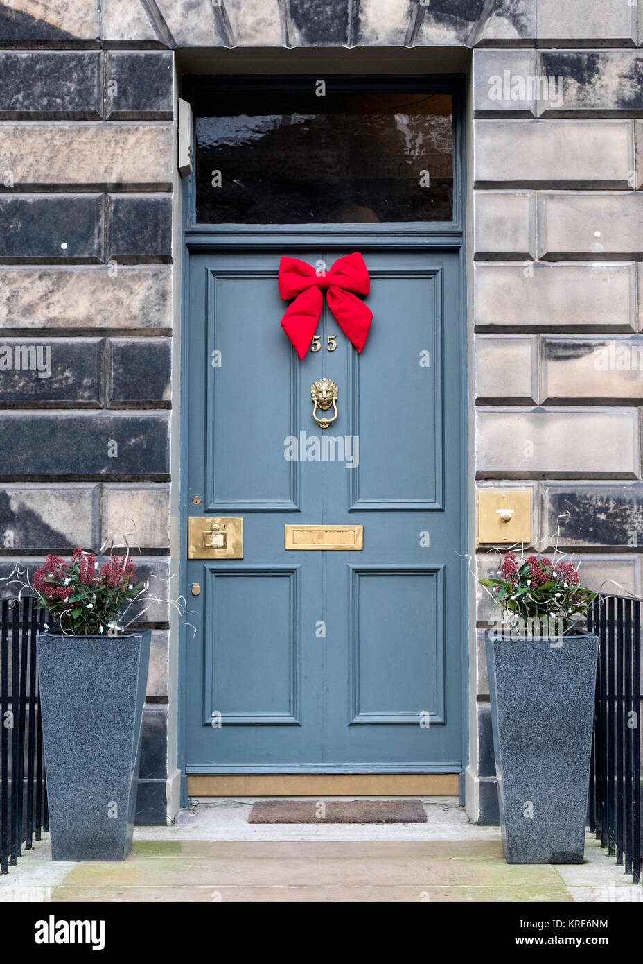 Décorations de Noël de portes avant de maisons géorgiennes dans la nouvelle ville d'Édimbourg, Écosse, Royaume-Uni Banque D'Images